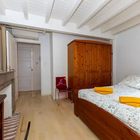 Apartamento De Caractere T5 En Hypercentre